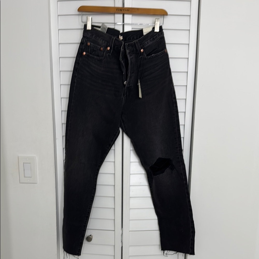 Levi’s Women's Black Distressed Jeans